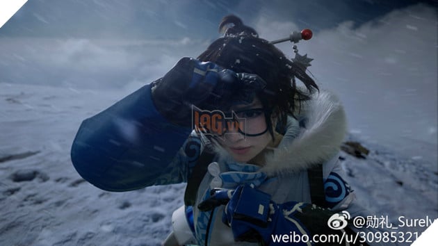 Ngỡ ngàng với bộ ảnh cosplay Mei (Overwatch) được chụp ở tận Bắc Cực