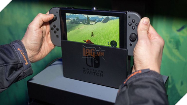 Người Nhật xếp hàng dài suốt đêm chỉ để được chạm tay vào Nintendo Switch sáng nay