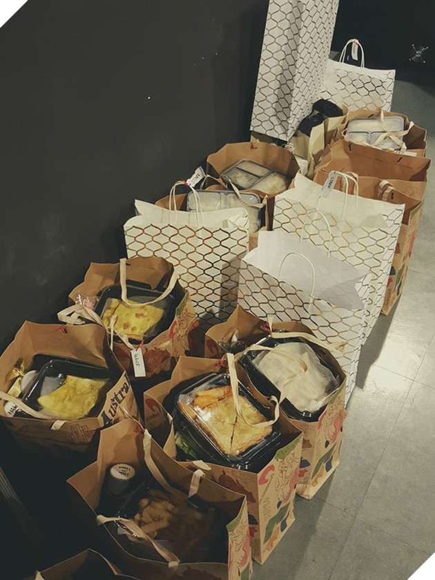 Thắng JAG không mấy ấn tượng, Faker vẫn được fan tặng quà khủng khiến ai nhìn cũng thèm thuồng