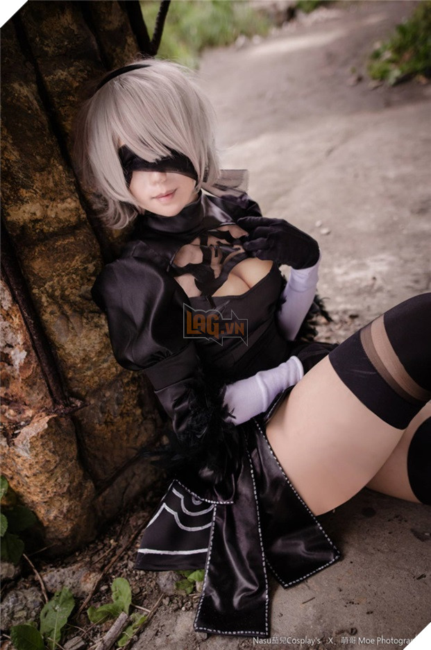 Cosplay cô nàng 2B đẹp lạnh lùng trong bom tấn Nier: Automata 3