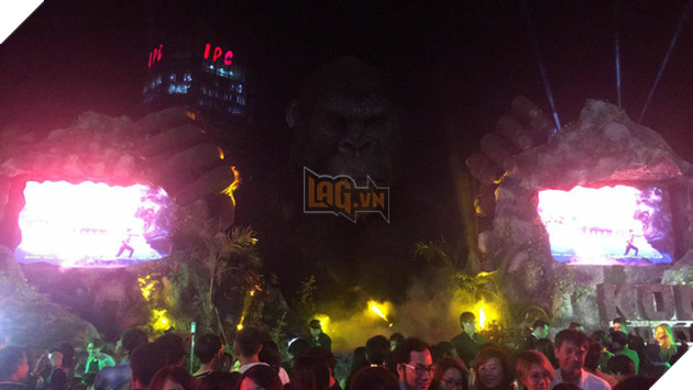 
Còn đây là sân khấu trước khi xảy ra đám cháy
