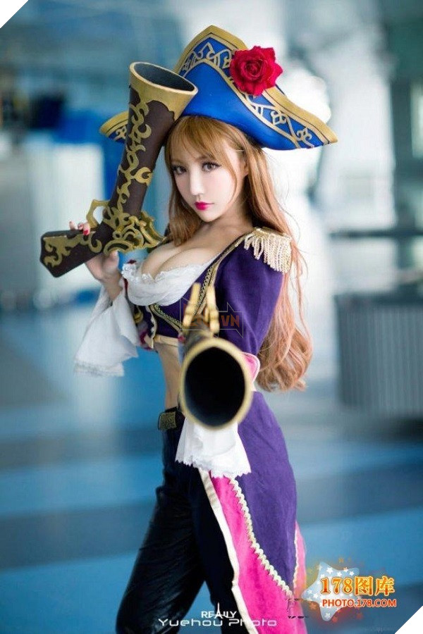Cosplay Xạ Thủ Miss Fortune tuyệt đẹp khiến bạn nguyện cả đời đi làm Support