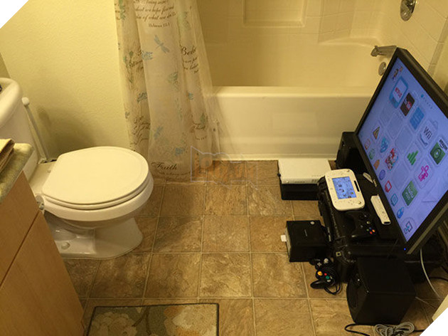 Phiên bản Parody quảng cáo Nintendo Switch với tính năng dùng cả trong...toilet