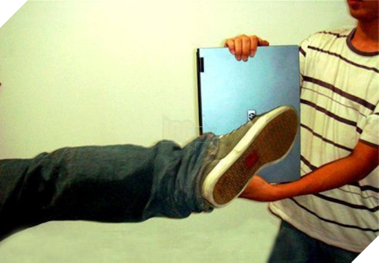 Té ngửa với 12 kiểu dùng laptop cũ không thể bá đạo hơn - Ảnh 11.