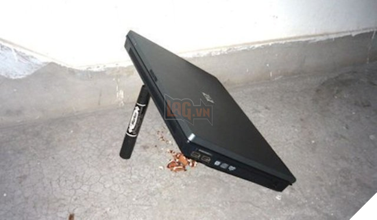 Té ngửa với 12 kiểu dùng laptop cũ không thể bá đạo hơn - Ảnh 17.