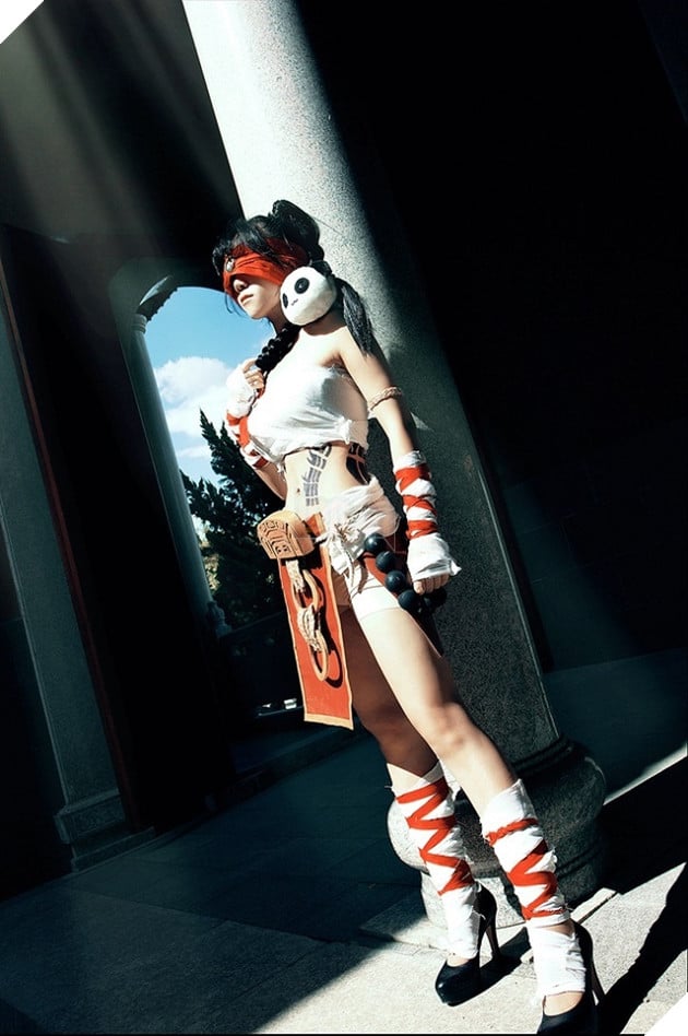 Bắt gặp bạn gái của thầy tu mù Lee Sin đang trình diễn cosplay