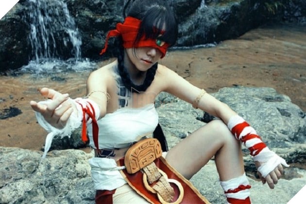 Bắt gặp bạn gái của thầy tu mù Lee Sin đang trình diễn cosplay