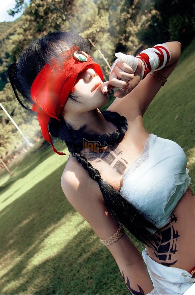 Bắt gặp bạn gái của thầy tu mù Lee Sin đang trình diễn cosplay