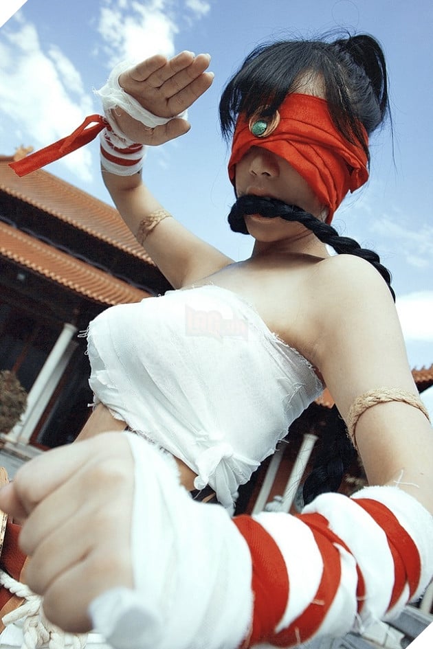 Bắt gặp bạn gái của thầy tu mù Lee Sin đang trình diễn cosplay