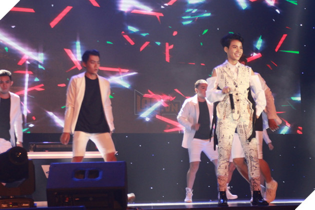 Sony M.A.G Show - Cả sân khấu nóng dần theo từng sự kiện. 10