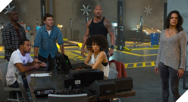  Review The Fast and The Furious 8 - Ý nghĩa hai chữ Gia đình  3