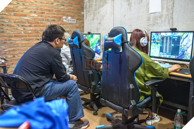 Góc khuất về nghề nữ game thủ: Nhan sắc quan trọng hơn trình độ 3