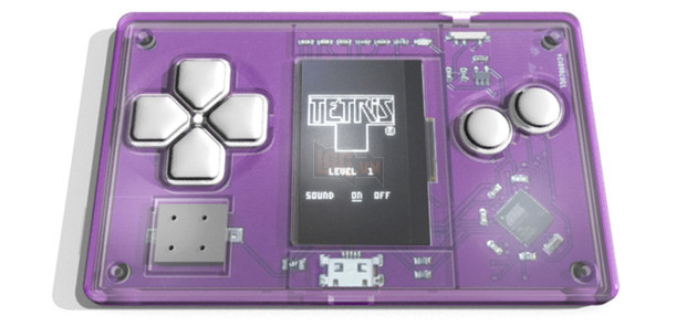 Choáng với chiếc máy chơi game nhỏ đến nỗi có thể nhét vào ví mang theo người