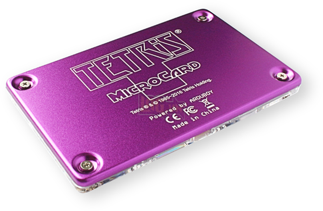 Choáng với chiếc máy chơi game nhỏ đến nỗi có thể nhét vào ví mang theo người