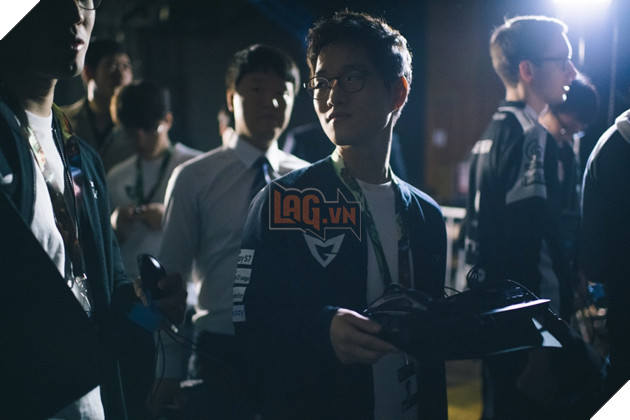 Nhờ chơi Liên Minh Huyền Thoại hay, Lee Min Ho được thưởng nóng 100 triệu đồng