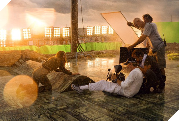 Ông hoàng cháy nổ tiết lộ kĩ thuật tốn kém 15 triệu đô trong bom tấn Transformers phần mới nhất - Ảnh 4.