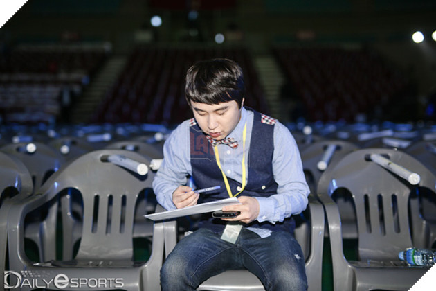 Trước khi siêu đại chiến giữa SKT và KT Rolster diễn ra, quang cảnh nơi thi đấu trông như thế này đây