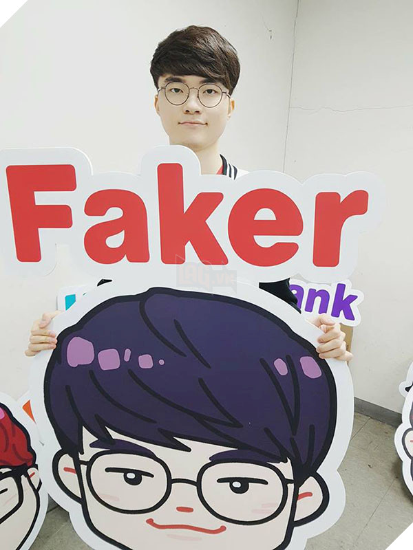 Trước khi siêu đại chiến giữa SKT và KT Rolster diễn ra, quang cảnh nơi thi đấu trông như thế này đây