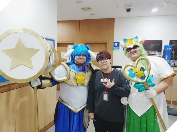 Trước khi siêu đại chiến giữa SKT và KT Rolster diễn ra, quang cảnh nơi thi đấu trông như thế này đây