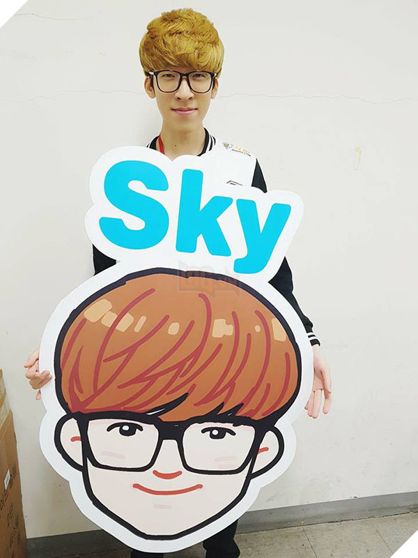 Trước khi siêu đại chiến giữa SKT và KT Rolster diễn ra, quang cảnh nơi thi đấu trông như thế này đây