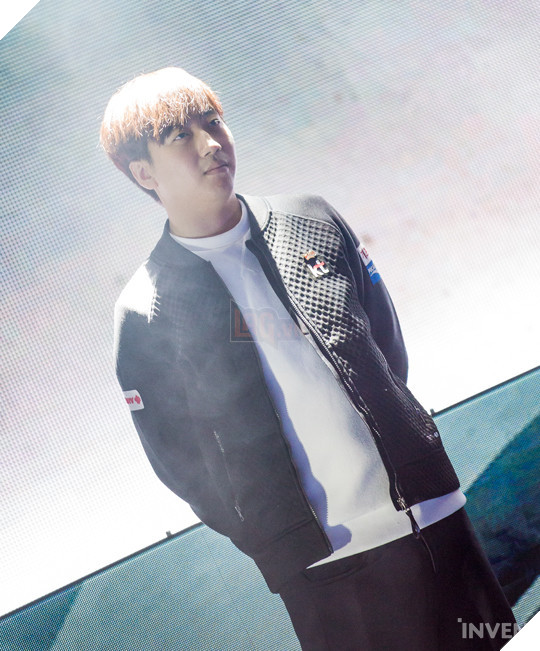 Trước khi siêu đại chiến giữa SKT và KT Rolster diễn ra, quang cảnh nơi thi đấu trông như thế này đây