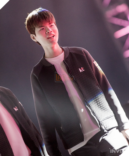 Trước khi siêu đại chiến giữa SKT và KT Rolster diễn ra, quang cảnh nơi thi đấu trông như thế này đây