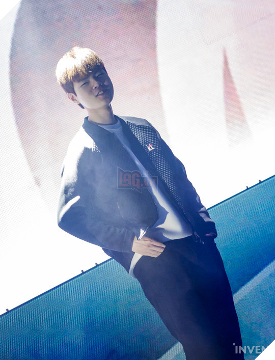 Trước khi siêu đại chiến giữa SKT và KT Rolster diễn ra, quang cảnh nơi thi đấu trông như thế này đây