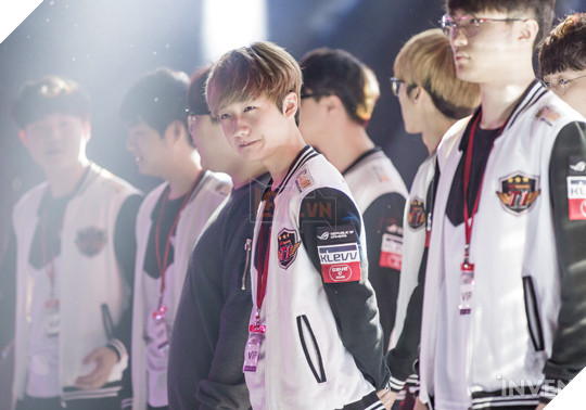 Trước khi siêu đại chiến giữa SKT và KT Rolster diễn ra, quang cảnh nơi thi đấu trông như thế này đây