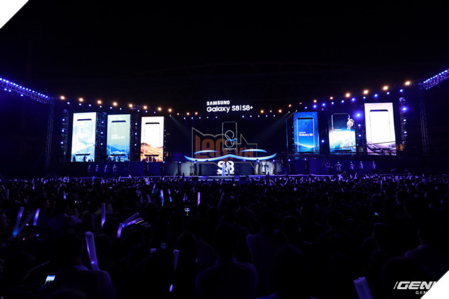 
Sân khấu rất rộng và hoành tráng.
