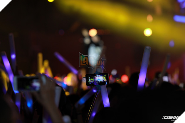 Nhìn lại những khoảnh khắc đẹp nhất trong buổi tiệc âm nhạc đỉnh cao cùng siêu phẩm Galaxy S8 tại Hà Nội 18