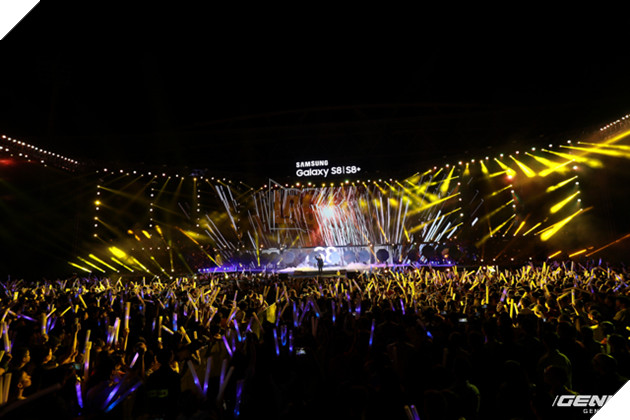 Nhìn lại những khoảnh khắc đẹp nhất trong buổi tiệc âm nhạc đỉnh cao cùng siêu phẩm Galaxy S8 tại Hà Nội 24