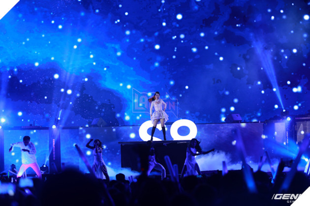 Nhìn lại những khoảnh khắc đẹp nhất trong buổi tiệc âm nhạc đỉnh cao cùng siêu phẩm Galaxy S8 tại Hà Nội 26