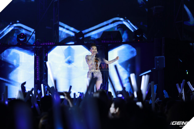 Nhìn lại những khoảnh khắc đẹp nhất trong buổi tiệc âm nhạc đỉnh cao cùng siêu phẩm Galaxy S8 tại Hà Nội 28