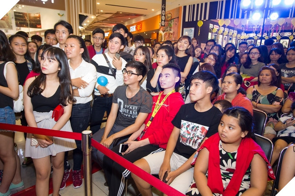 Sự kiện giao lưu với đoàn làm phim Em chưa 18 tại Bình Dương 2