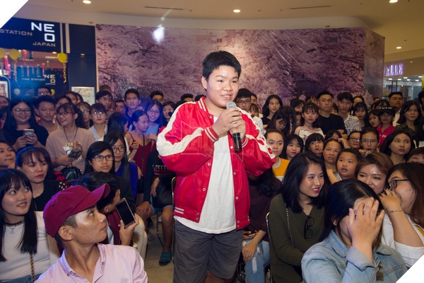 Sự kiện giao lưu với đoàn làm phim Em chưa 18 tại Bình Dương 7