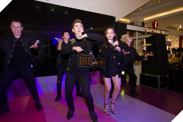 Sự kiện giao lưu với đoàn làm phim Em chưa 18 tại Bình Dương 9