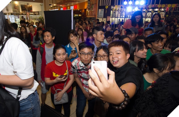 Sự kiện giao lưu với đoàn làm phim Em chưa 18 tại Bình Dương 3