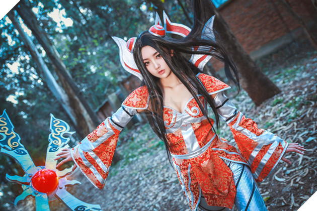 Cosplay nàng Irelia "mặt búng ra sữa" trong Liên Minh Huyền Thoại