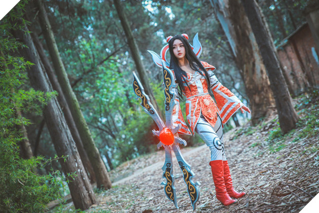 Cosplay nàng Irelia "mặt búng ra sữa" trong Liên Minh Huyền Thoại