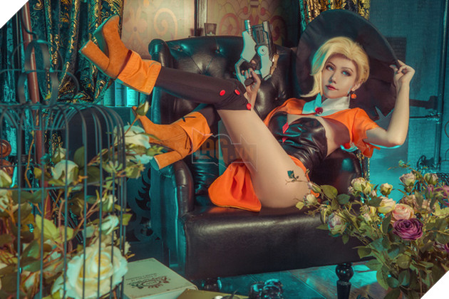 Chảy máu mũi với cosplay Mercy cực gợi cảm trong Overwatch