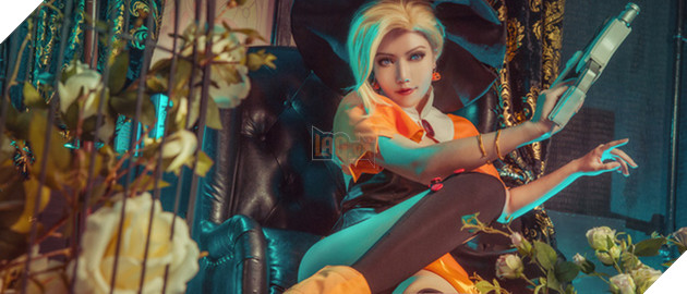 Chảy máu mũi với cosplay Mercy cực gợi cảm trong Overwatch