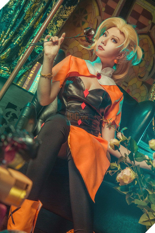 Chảy máu mũi với cosplay Mercy cực gợi cảm trong Overwatch