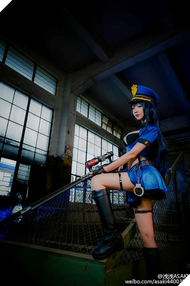 Cosplay nữ cảnh sát trưởng Caitlyn cực sexy và gợi cảm, bạn có sẵn sàng để... đi tù?
