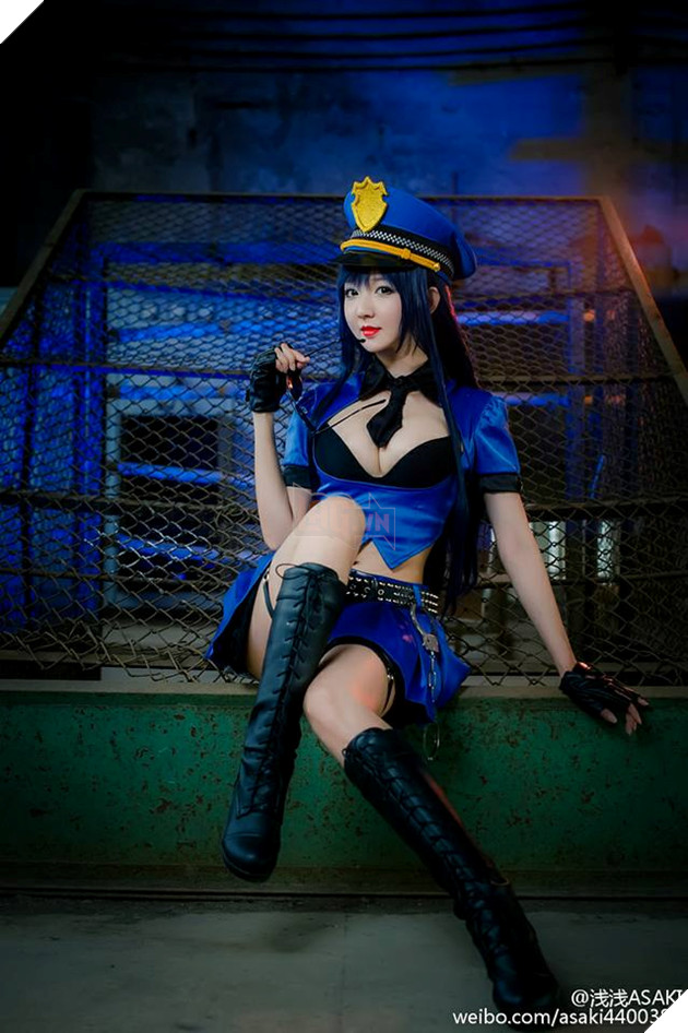 Cosplay nữ cảnh sát trưởng Caitlyn cực sexy và gợi cảm, bạn có sẵn sàng để... đi tù?