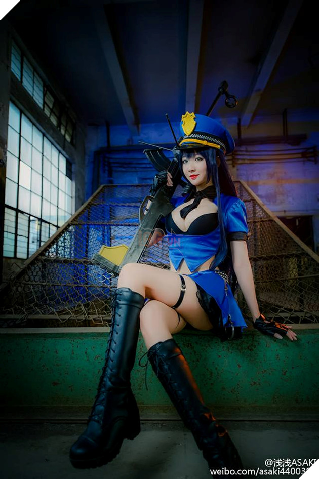 Cosplay nữ cảnh sát trưởng Caitlyn cực sexy và gợi cảm, bạn có sẵn sàng để... đi tù?