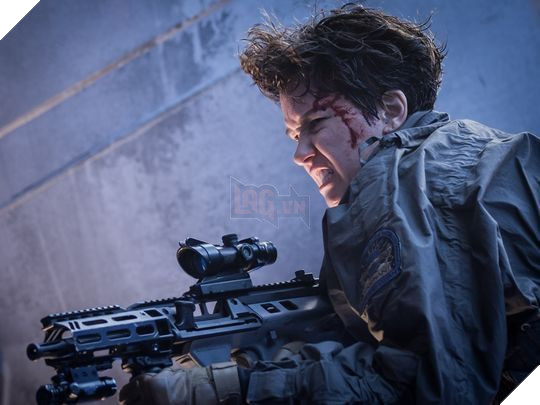 
Trước loài sinh vật đáng sợ, con người vẫn bản lĩnh chiến đấu đến hơi thở cuối cùng
