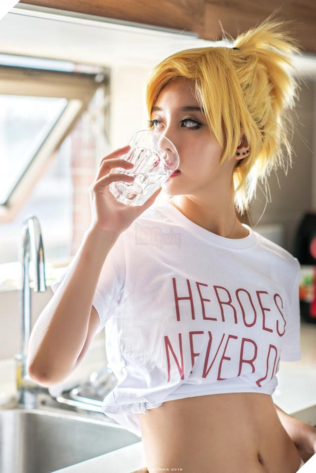 Chảy máu mũi với cosplay nữ tướng Mercy cực gợi cảm trong Overwatch