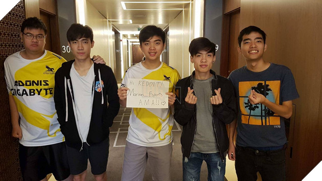 Hỏi - Đáp với fan hâm mộ quốc tế, tuyển LMHT Việt Nam trả lời lúc nào thì "lên đời" chuột và bàn phím mới xịn hơn