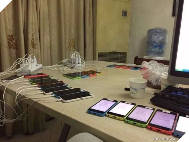 Thâm nhập "động bàn tơ" chuyên cày game với hơn 1000 chiếc máy di động
