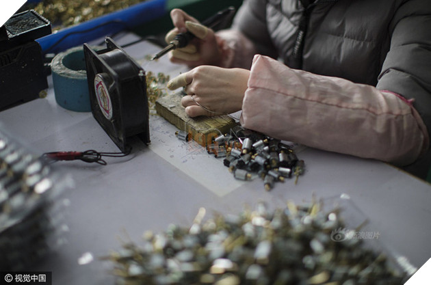 Nghẹn ngào trước tâm tư của cô gái 18 tuổi với cuộc sống công nhân ở nhà máy sản xuất đồ chơi tình dục - ảnh 5